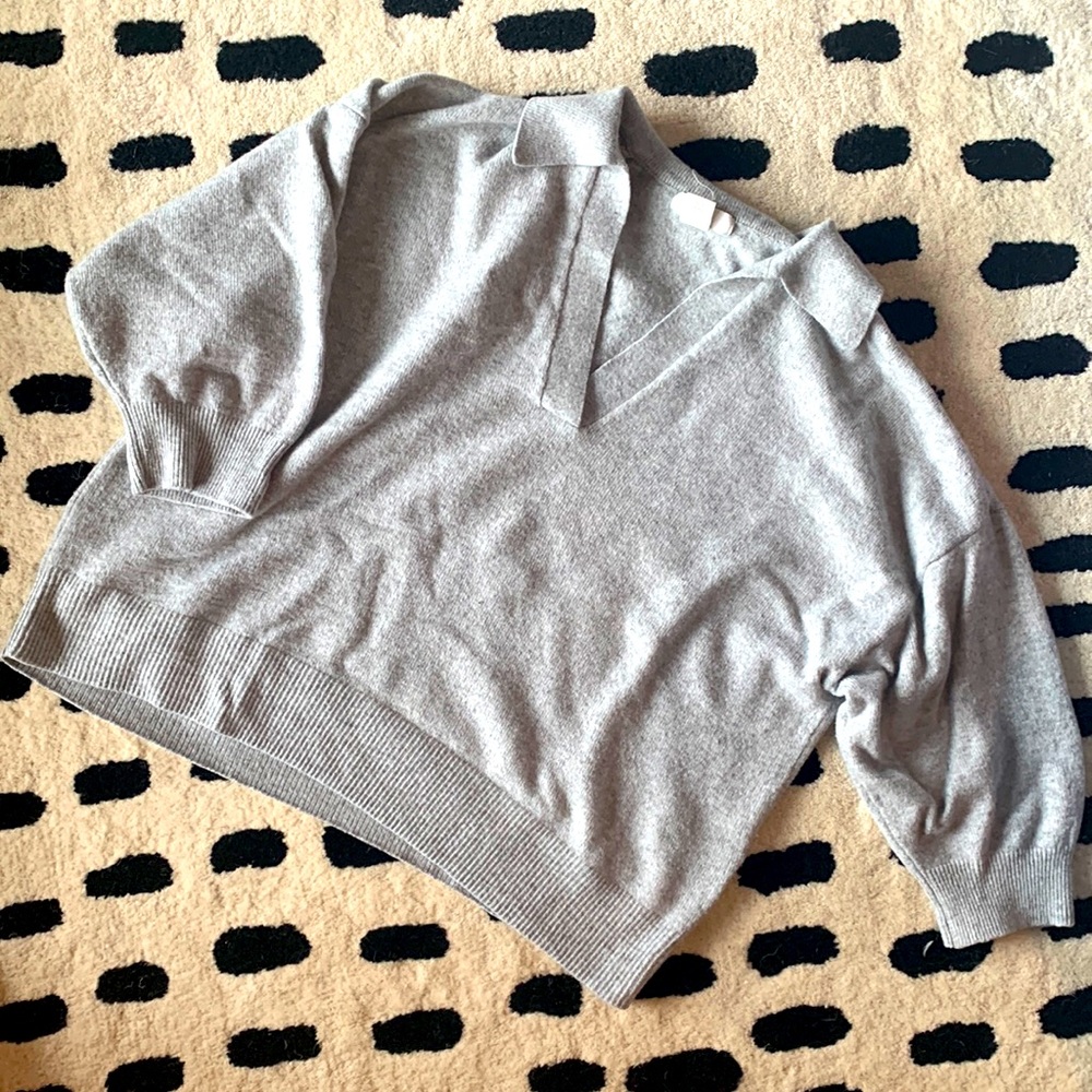 T-shirt, collard sweater. Great for the spring!